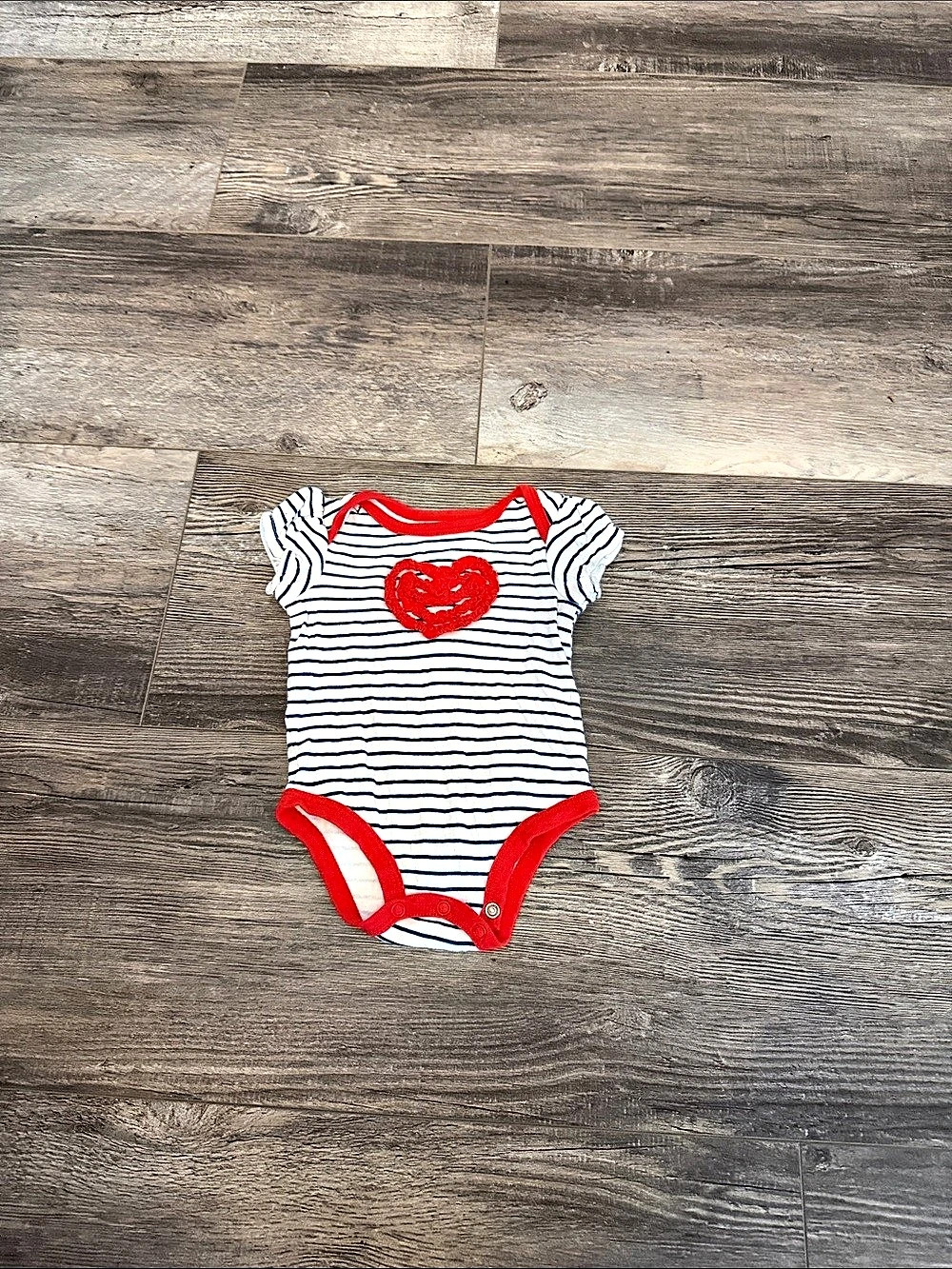 First Impressions Striped Heart Bodysuit in White & Red Baby 0-3 mos Like New